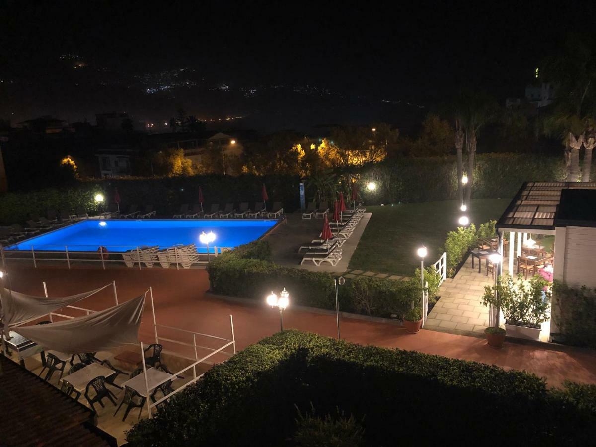 Residence Villa Giardini Exterior foto